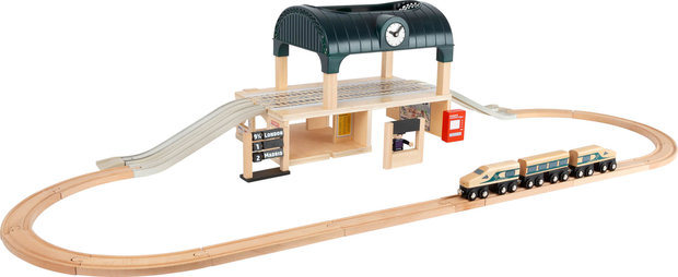 Houten Treinstation met accessoires